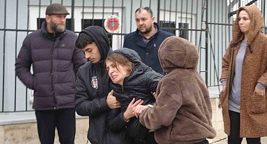 Antalya'da 10 kişinin ölümüyle sonuçlanan kazada acı Adli Tıp Kurumu önüne taşındı