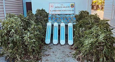 Antalya'da 23,9 kilo uyuşturucu madde ele geçirildi