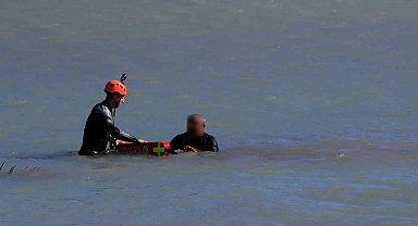 Antalya'da arkadaşlarına kızan belediye çalışanının eylemine can simitli müdahale