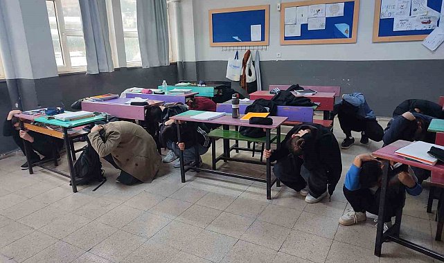 Antalya'da gerçeğini aratmayan deprem ve yangın tatbikatı