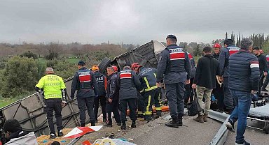 Antalya'da trafik kazası: Ölü ve yaralılar var
