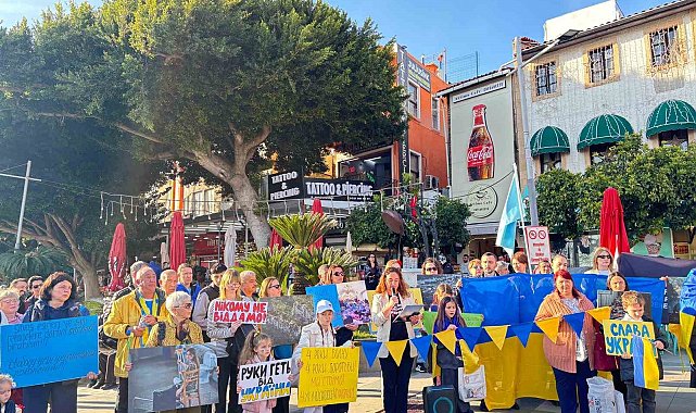 Antalya'da Ukraynalılardan 4. yıl çağrısı: "Bu savaşın en büyük acısı Ukraynalı çocukların geleceğidir"