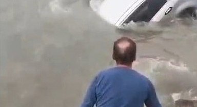 Aracıyla denize düşen sürücüyü Sahil Güvenlik kurtardı