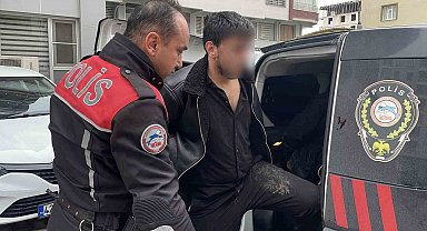 Araçtan uyuşturucu maddeyi attılar, yakalanınca 'üzerimde bir şey yok" savunması yaptılar