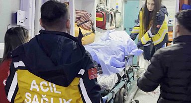 Arkadaşını bıçakla ağır yaraladı, biri hastaneye diğeri cezaevine gitti