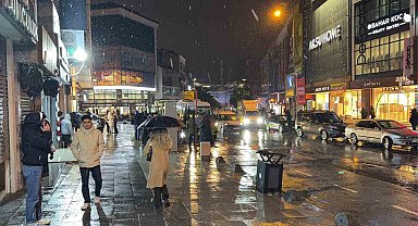 Arnavutköy'de kar yağışı başladı