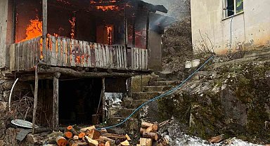 Artvin'de cami lojmanında yangın