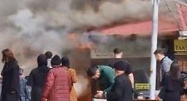 Artvin'de taksi durağında çıkan yangın paniğe neden oldu