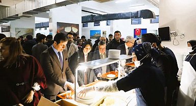 ARÜ Rektörü Emiroğlu, iftarda öğrencilerle buluştu