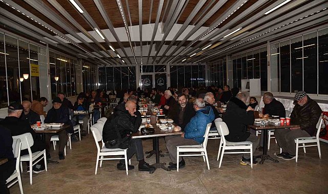 Atakum Belediyesi Şehit Ömer Halisdemir Parkı'nda ücretsiz iftar hizmeti