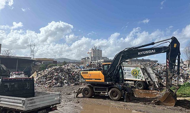 Atıkları usulsüz depolayan Buca ve Foça belediyelerine 9.3 milyon lira ceza