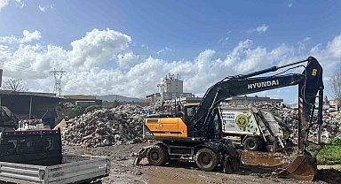 Atıkları usulsüz depolayan Buca ve Foça belediyelerine 9.3 milyon lira ceza