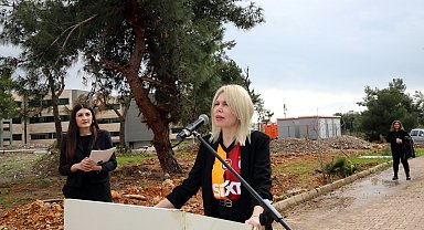 AÜ Rektörü Prof. Dr. Özkan, ağaç dikimine Galatasaray formasıyla gelip, Fenerbahçe'ye başarı diledi