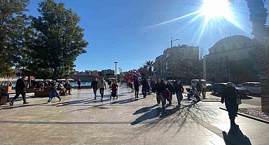 Aydın'da güneş yüzünü gösterdi, çarşıya bahar havası geldi