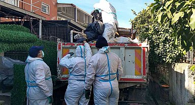 Aydın'da iki çöp evden 13 kamyon çöp çıktı