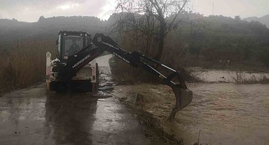 Aydın'da sağank yağışa karşı Büyükşehir ekiplerinden yoğun çalışma