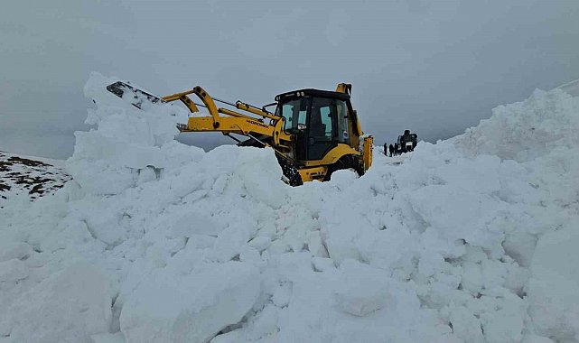 Aydınlar beldesinde karla mücadele çalışması