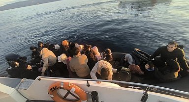 Ayvacık açıklarında 37 kaçak göçmen ile 1 göçmen kaçakçısı şüphelisi yakalandı