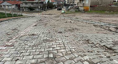 Ayvacık'ta aşırı yağışlara dayanamayan istinat duvarı çöktü
