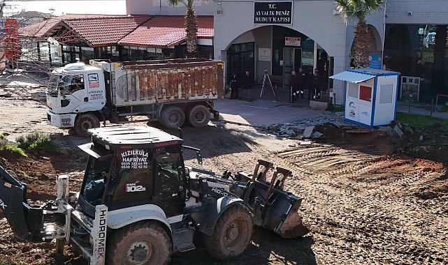 Ayvalık Deniz Hudut Kapısı önünde meydan düzenlemesi başlatıldı