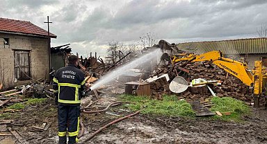 Babaeski'de kerpiç ev yangını söndürüldü