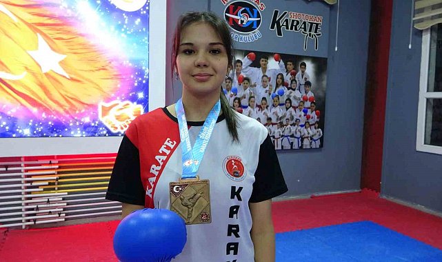 Babası 'kendini savunmayı öğren' dedi, o şampiyon oldu