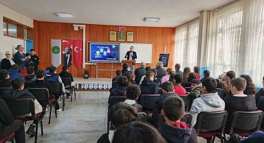 Bafra'da ortaokul öğrencilerine "dijital güvenlik" eğitimi