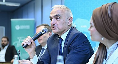 Bakan Ersoy, Berlin'de Türkçe öğrenen gençlerle buluştu