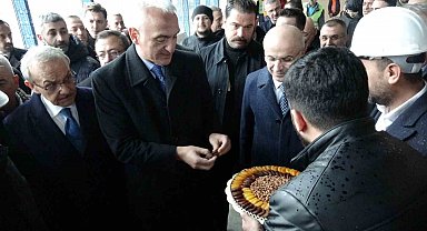 Bakan Ersoy, Malatya'da Sabancı Kültür Merkezi'nde incelemelerde bulundu