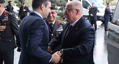 Bakan Güler, merhum Özdemir Bayraktar anısına hazırlanan belgeseli izledi