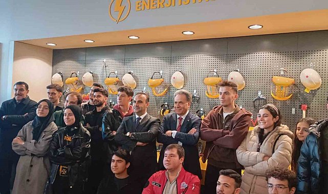 Bakan Kacır, İnönü Üniversitesi'nde Milli Teknoloji Atölyesi'nin açılışını yaptı