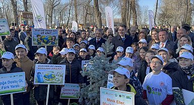 Bakan Kurum, sıfır atık şenliğine katıldı