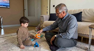 Bakan Kurum'un hikayesini paylaştığı dede ve torun deprem anlarını anlattı