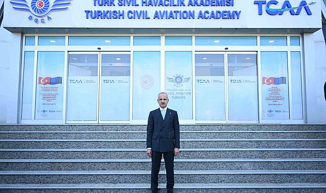 Bakan Uraloğlu: "Mart 2025'ten bu yana dijital başvuru sistemi ile 30 bin 750 yolcu hakkı başvurusunu elektronik ortamda ele aldık"