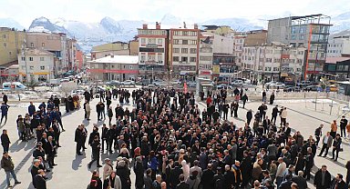 Bakan Yardımcısı Çelik Hakkari'den ayrıldı