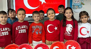 Balıkesir'de eğitimde ikinci dönem bayrak sevgisiyle başladı