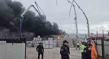 Balıkesir'de yapı market deposunda yangın