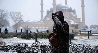 Balkanlardan gelen soğuk hava Edirne'yi beyaza bürüdü