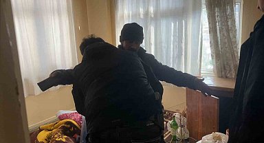 Balkondan tırmanıp girdiği evde 2 gün yaşadı