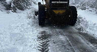 Bartın'da karla mücadele çalışmaları devam ediyor