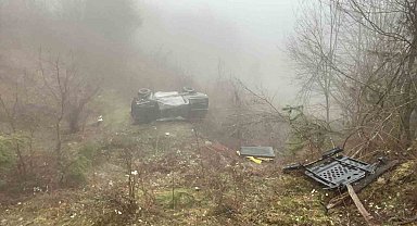 Bartın'da siste yoldan çıkan araç takla attı: 4 yaralı