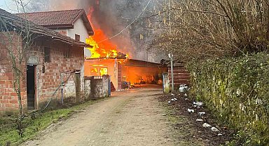 Bartın'da yanan ev kullanılamaz hale geldi