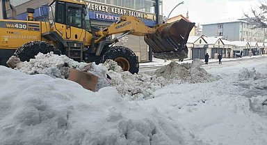 Başkale'de 13 yerleşim yerine ulaşım sağlanamıyor