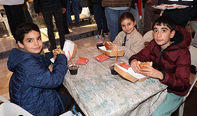 Başkan Arıcı'dan çocuklara iftar sürprizi