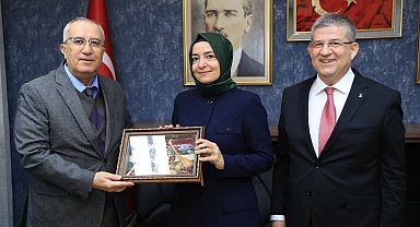 Başkan Arslan'dan AK Parti Genel Başkan Yardımcısı Kaya'ya anlamlı hediye