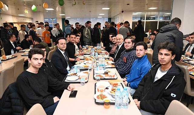 Başkan Başdeğirmen, KYK erkek yurdunda öğrencilerle iftar sofrasında buluştu