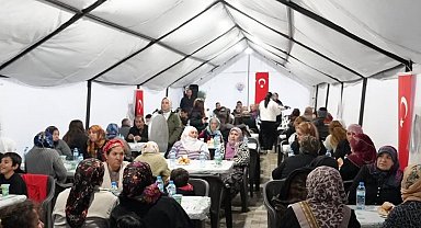 Başkan Bozkurt depremzedelerle iftarda buluştu