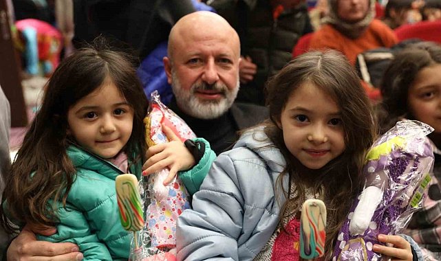 Başkan Çolakbayrakdar: "En kıymetli hazinemiz çocuklarımızın gülümsemesidir"