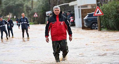 Başkan Mandalinci su taşkınlarının yaşandığı Kızılağaç'ta incelemelerde bulundu