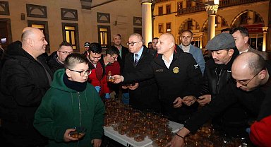 Başkan Önal, Berat Kandili'nde vatandaşlara lokma ikramında bulundu